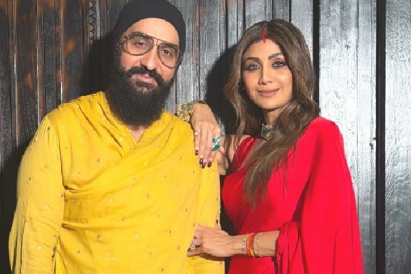 Shilpa Shetty shares a Diwali special picture with Raj Kundra, says “You are the haldi to my kumkum”