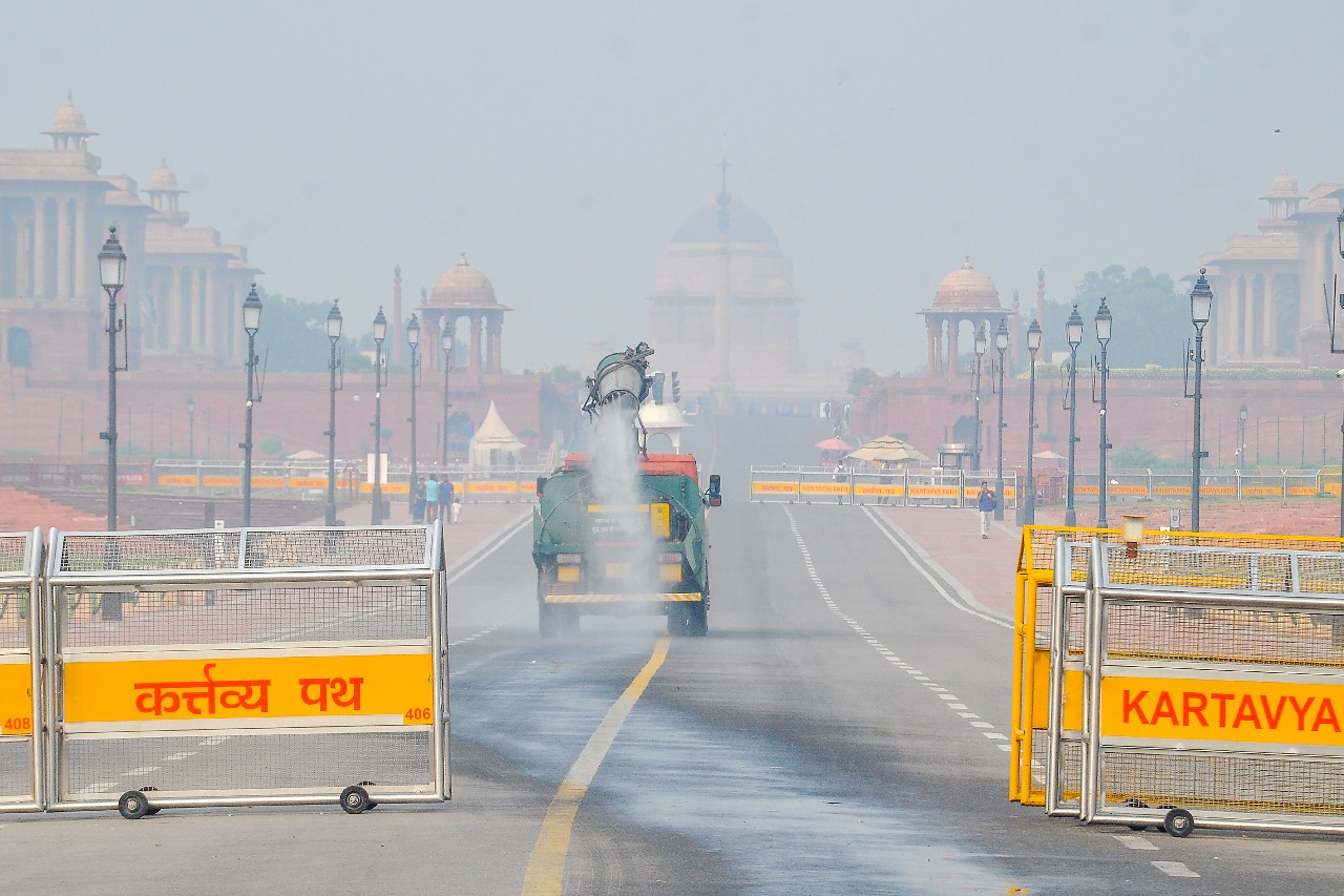 Delhi chokes on post-Diwali smog, air quality dips to 'very poor' levels