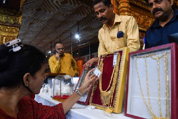 Gold likely to open weak after steep global fall; prices may drop to Rs 1.22–Rs 1.23 lakh per 10 gm