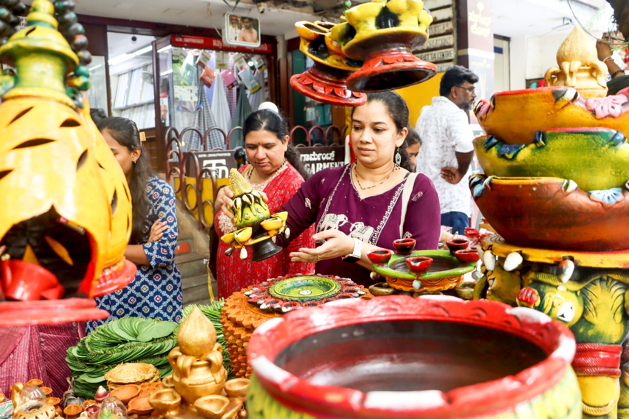 Consumer sentiment, robust domestic economy fuel Diwali sales: Economists