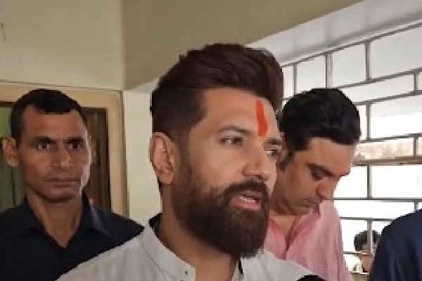 Chirag Paswan slams Tejashwi Yadav, says Grand Alliance 'completely destroyed'