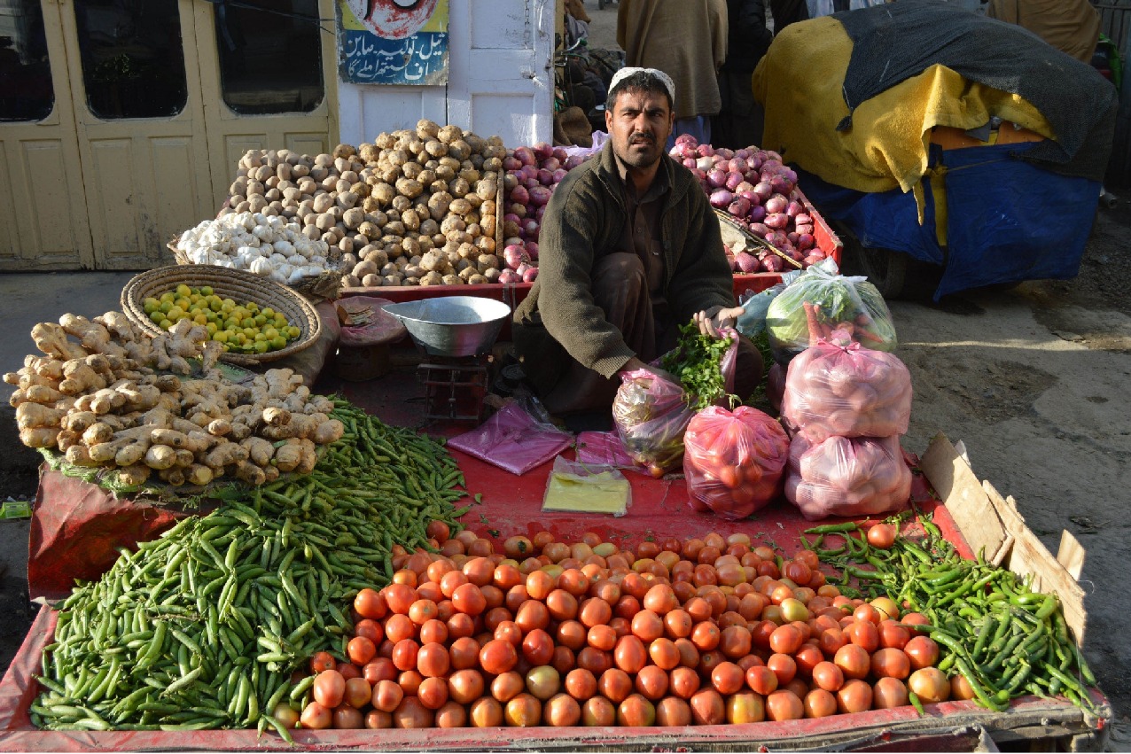 Pakistan pays heavily for Afghan conflict, tomato prices jump to Rs 600 per kg