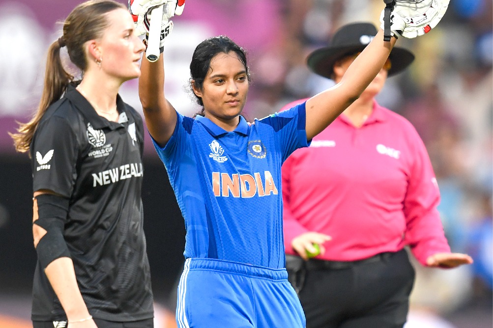 Women's World Cup: Rain halts play in India v New Zealand clash