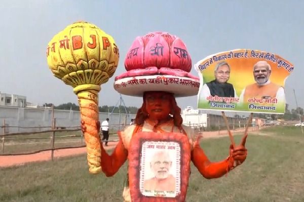 ‘Biggest fan of PM Modi’: Begusarai resident attends 160 rallies across India dressed as Lord Hanuman
