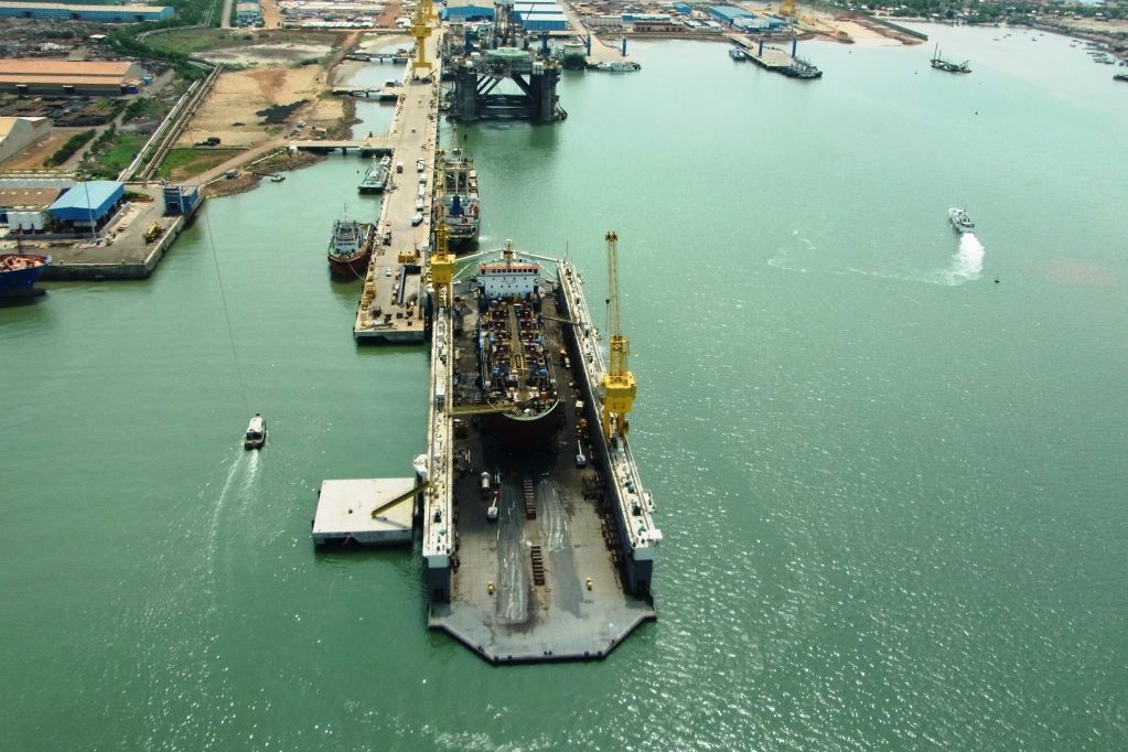 Great danger signal 10 at Kakinada Port as cyclone Montha nears Andhra Pradesh coast (Lead)