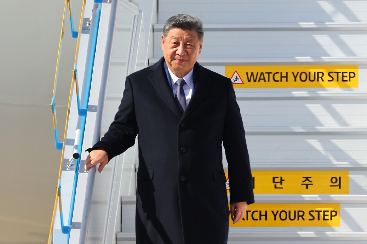 China's Xi arrives in Busan for 1st South Korea trip in 11 yrs, set for talks with Trump