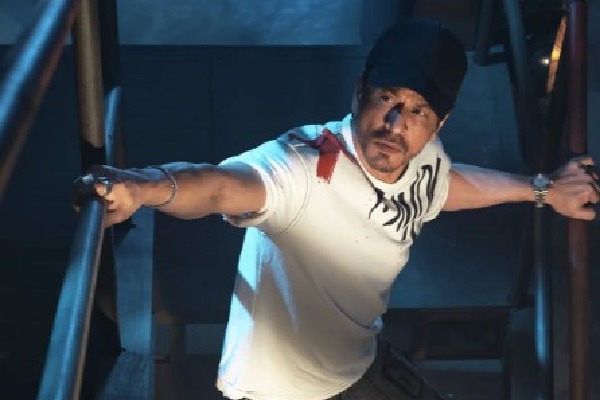 SRK's reply to a fan asking for a room in Mannat is hilarious