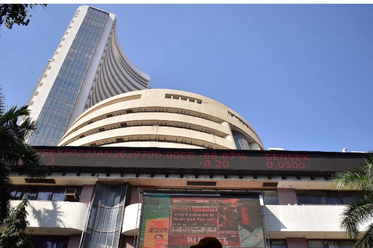 Indian stock market opens flat amid mixed global cues
