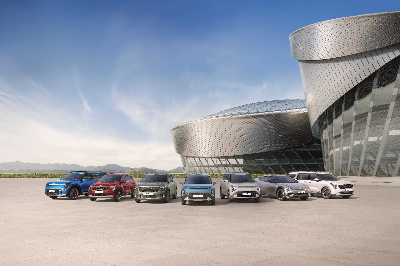 Automakers report robust India sales in October over GST reforms