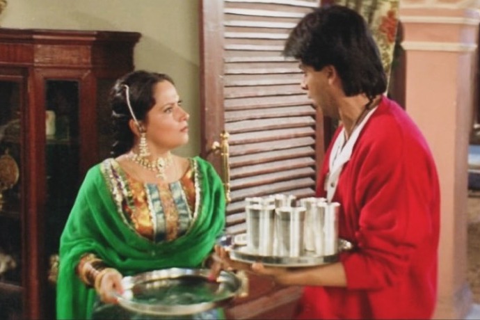 When Shah Rukh Khan surprised Himani Shivpuri by revealing he was a ‘junior artist’ in her movie