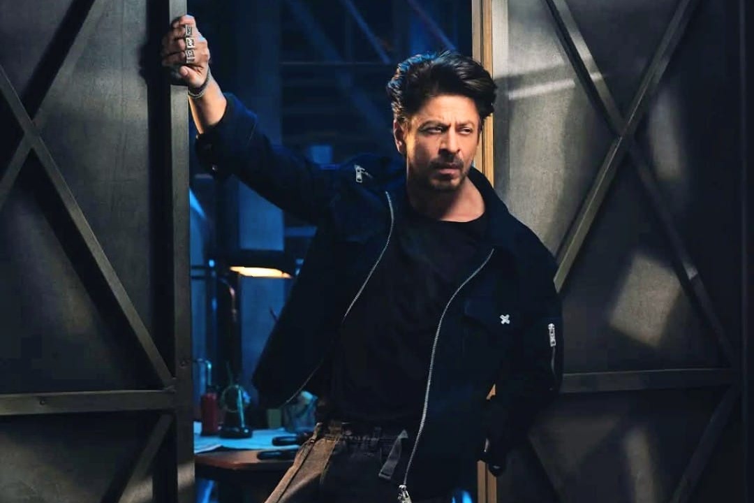 SRK skips customary fan meet on birthday after being advised by authorities