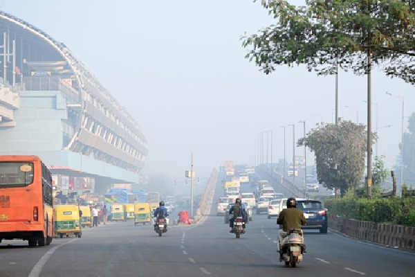 Delhi's air quality dips to ‘very poor’ category as AQI crosses 300