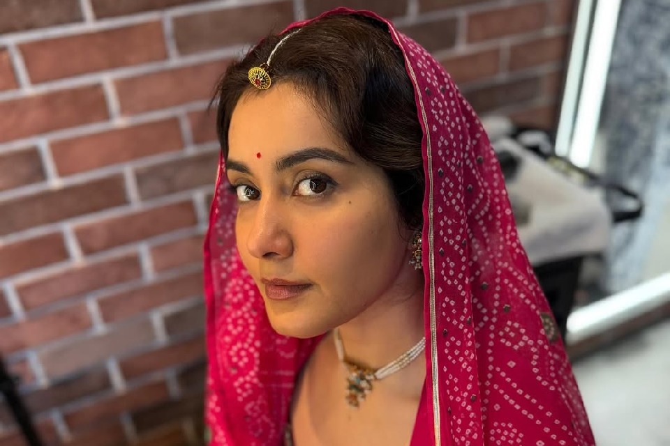 Raashii Khanna drops BTS from 120 Bahadur paying tribute to 'the women who love in silence'