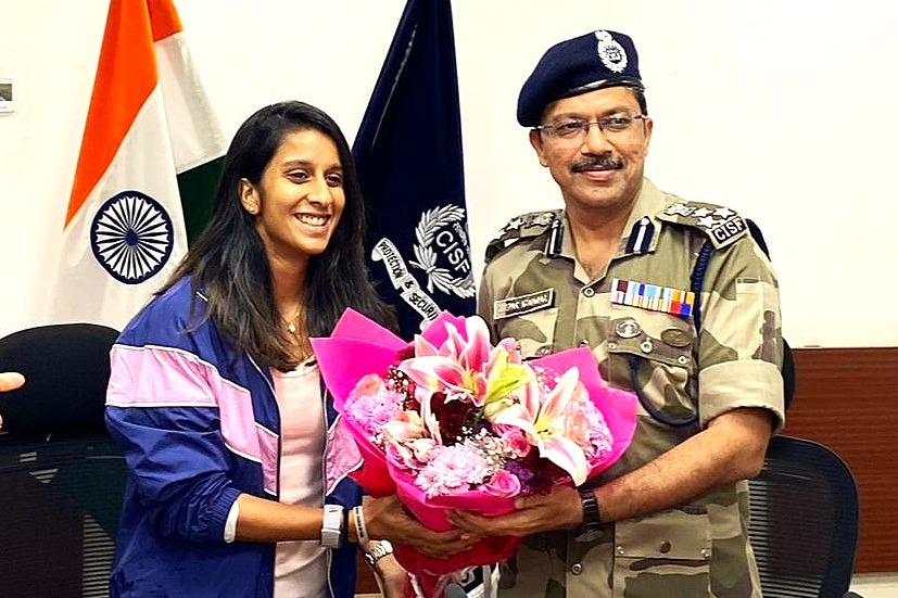 Jemimah Rodrigues honoured by CISF personnel at ASG Mumbai Airport