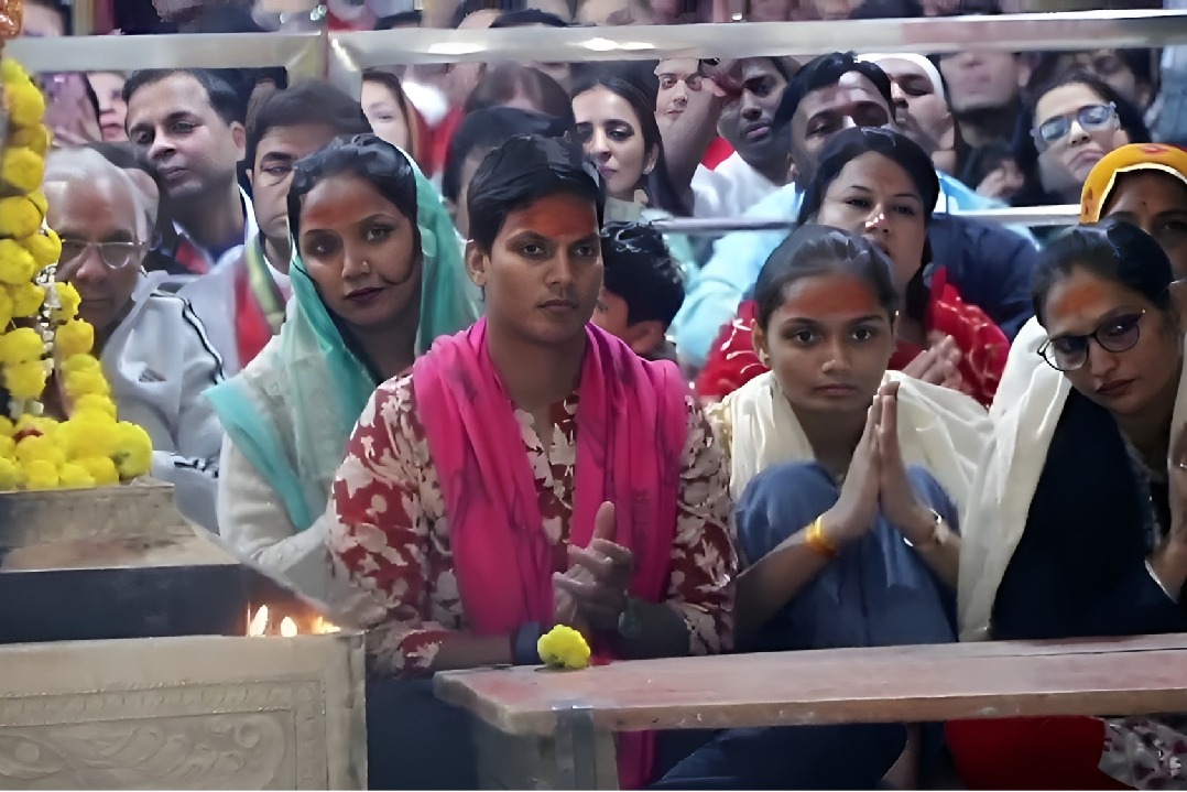 Deepti Sharma visits Ujjain's Mahakaleshwar Temple, attends Bhasma Aarti