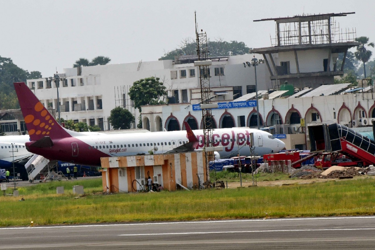 All passengers safe, says SpiceJet after flight makes emergency landing