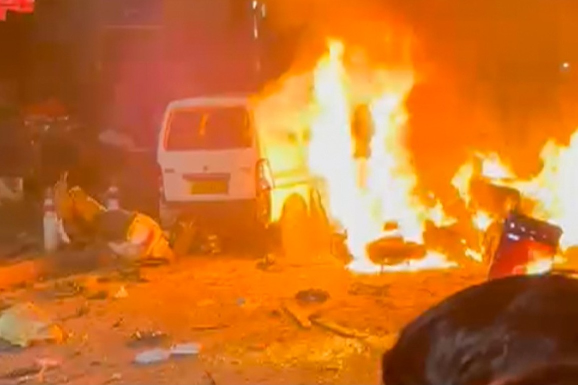 Delhi: Car explosion near Red Fort, vehicles on fire, creates panic-like situation