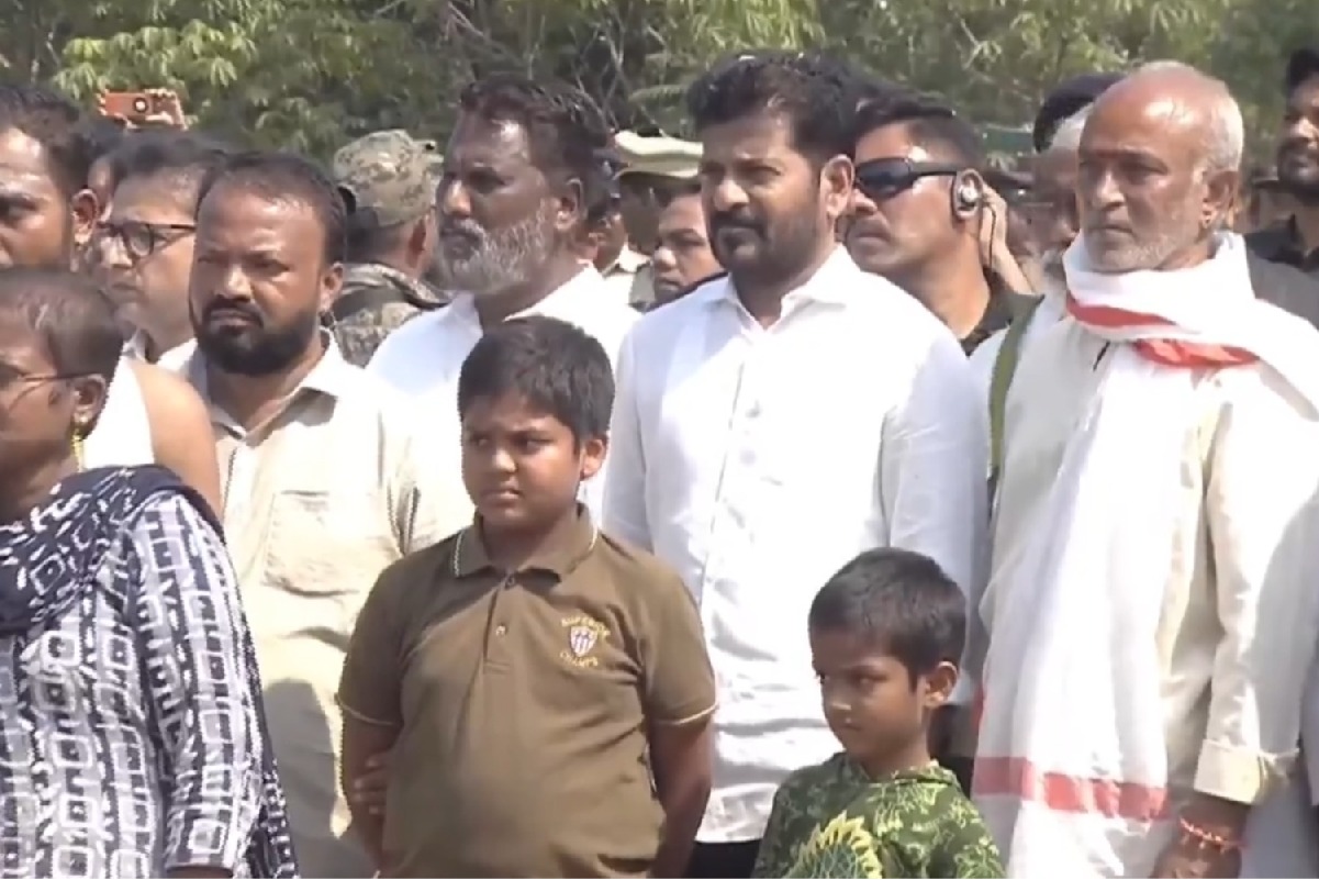 Telangana CM, ministers bid adieu to poet Andesri