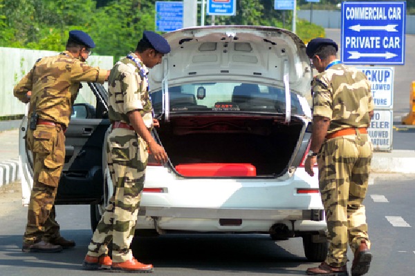 Red Fort blast: Delhi Police hunt for second suspected vehicle, red Ford EcoSport