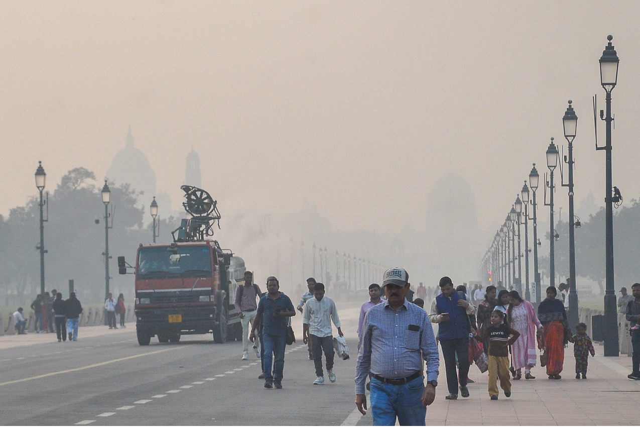 Delhi-NCR turns into gas chamber as pollution remains in 'severe' category, AQI crosses 400-mark in several areas
