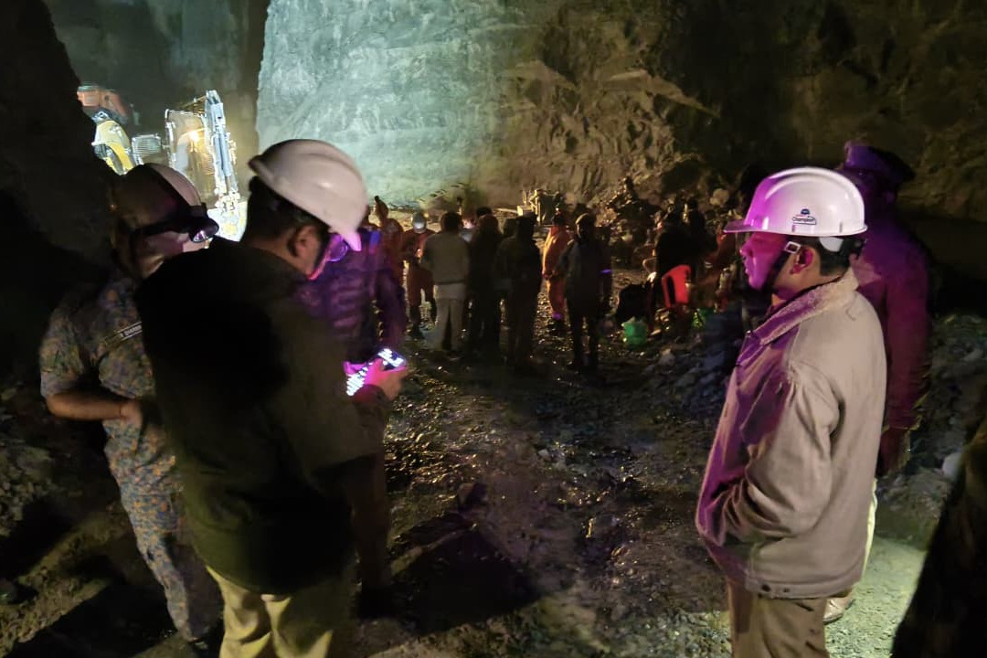 UP stone quarry collapse: One dead, NDRF continues search operation