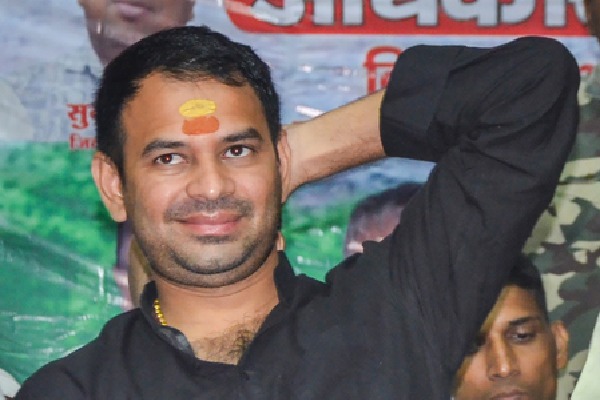 ‘Will face dire consequences’: Tej Pratap’s warning to ‘traitors’ after Rohini cuts ties with family