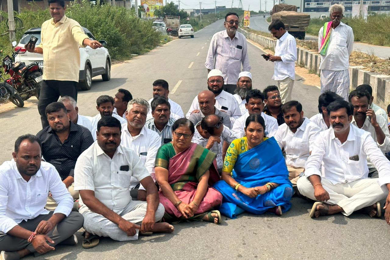 YSRCP leaders stopped from visiting Hindupur amid tension