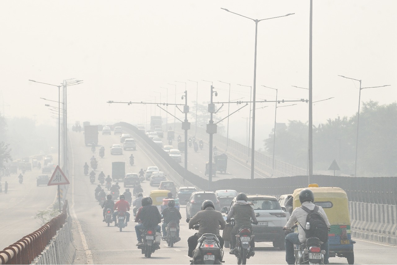 Delhi-NCR's AQI remains in 'very poor' range, six stations cross 400 mark