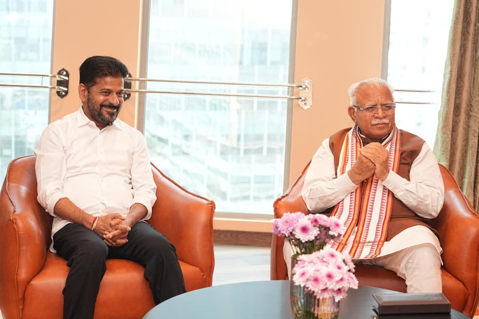 Telangana CM seeks Centre's help for mega projects