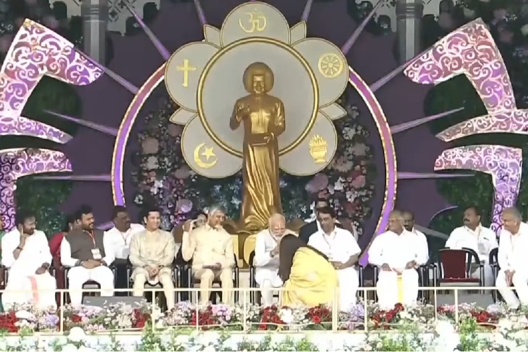 Aishwarya Rai Bachchan touches PM Modi’s feet at centenary celebrations of Shri Sathya Sai Baba