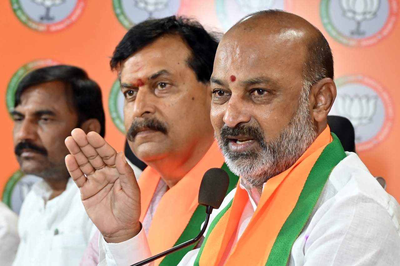 Naxals dying, but Urban Naxals are enjoying positions: MoS Bandi Sanjay Kumar