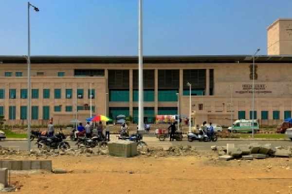 No evidence of top Maoist leaders being in police custody: Andhra HC