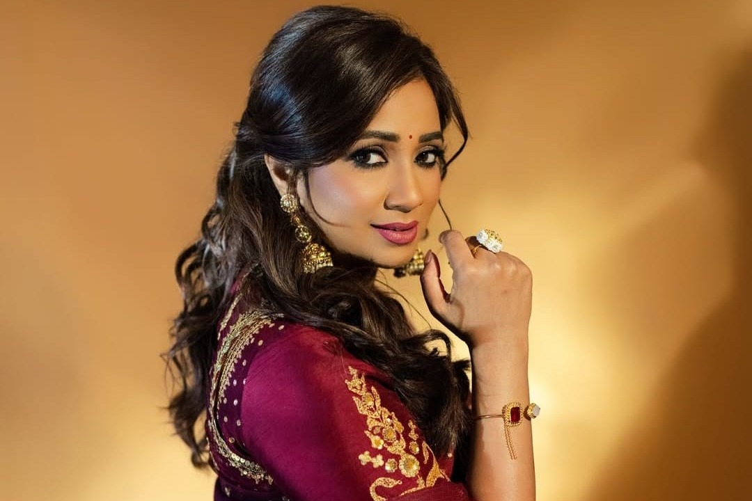 Shreya Ghoshal surprises contestant on Indian Idol 16, makes everybody emotional