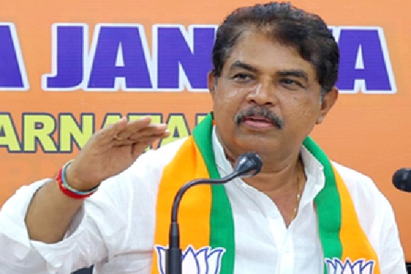 'One group in Cong working to retain Siddaramaiah as CM & another to unseat him': BJP on power tussle in Karnataka