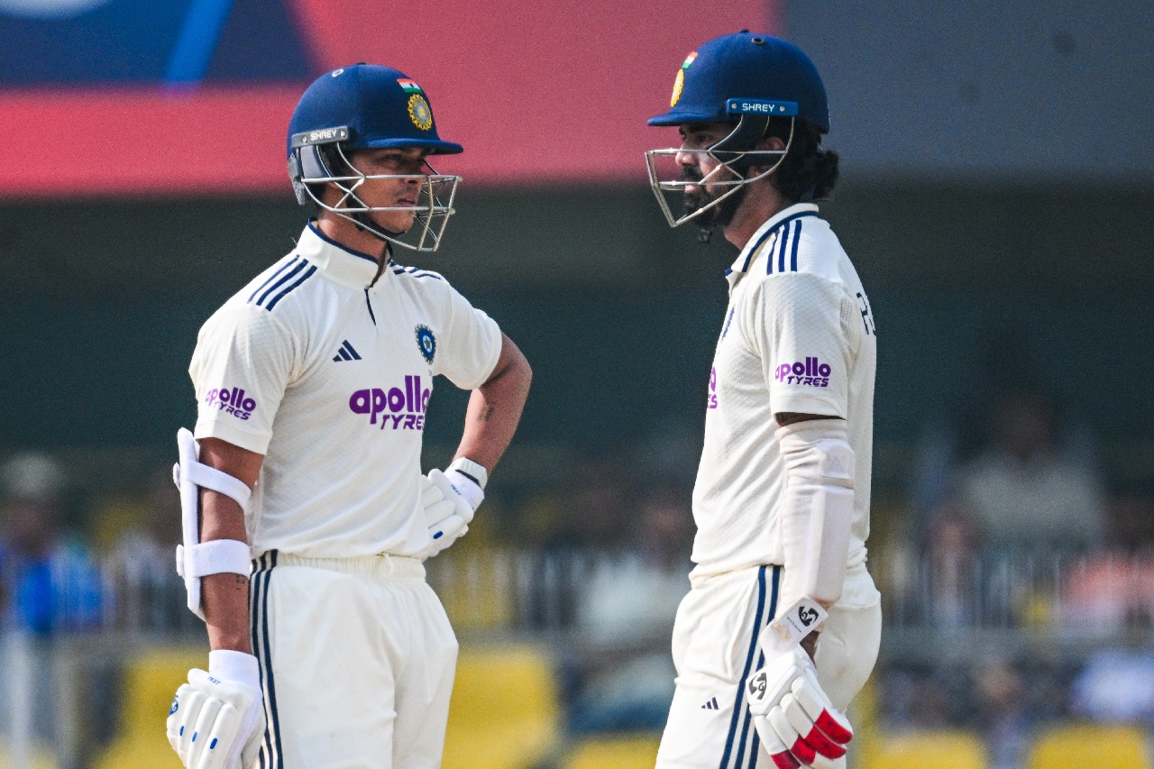 2nd Test: India lose wickets in heap, reach 102/4 at tea