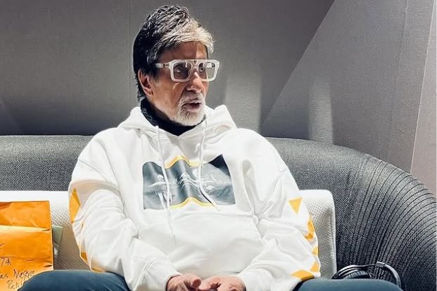 Dharmendra passes away: Amitabh Bachchan, Aamir Khan, Sanjay Dutt, Salman Khan reach crematorium