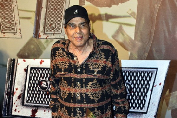 Telangana, Andhra CMs express grief over Dharmendra's death