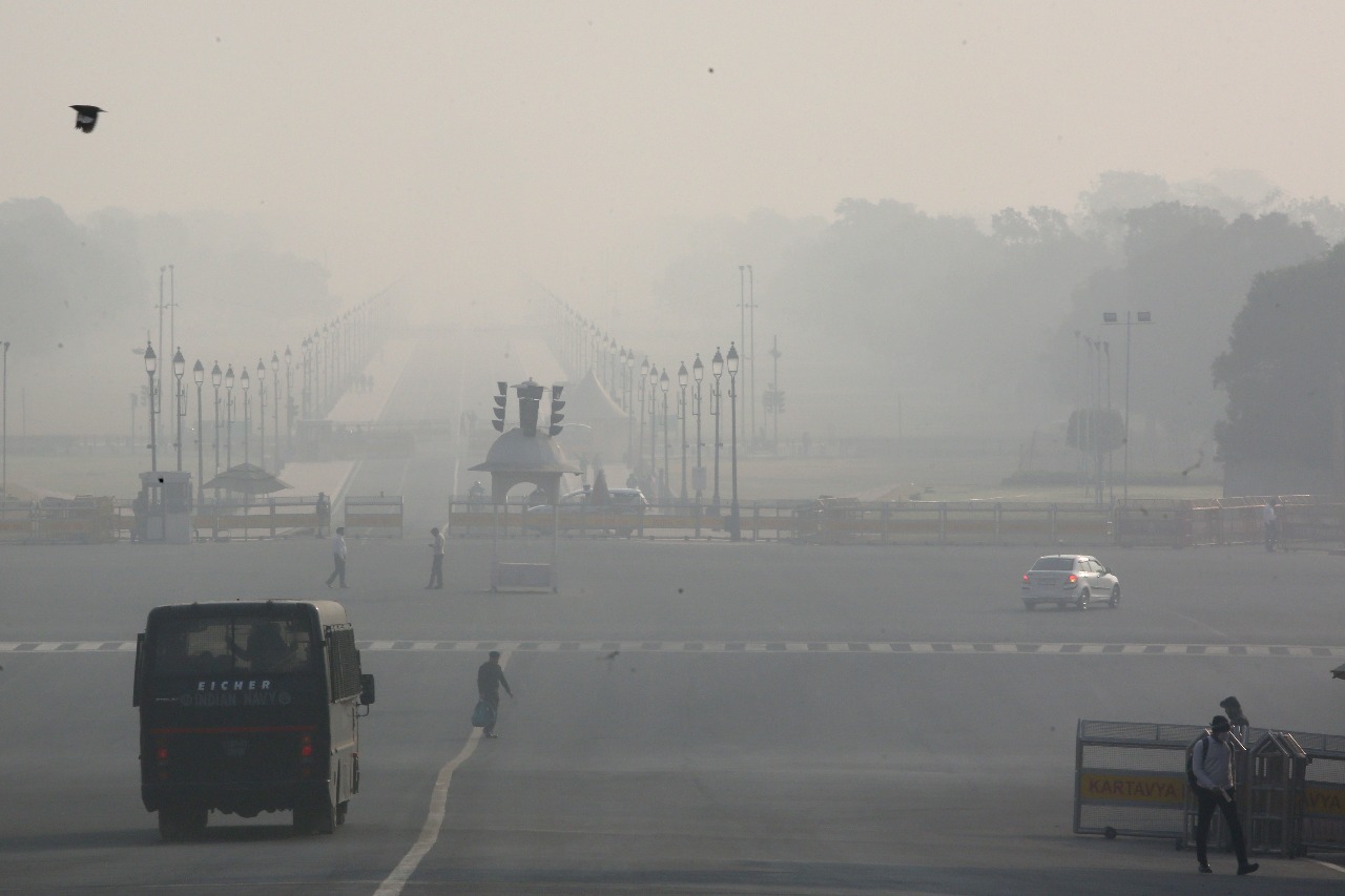 Fog, smog grip Delhi as air quality remains in ‘very poor’ category