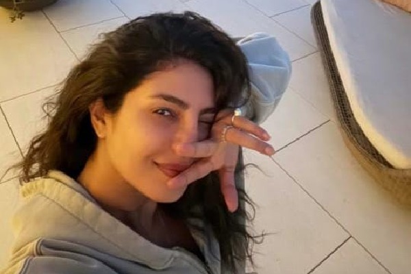 Priyanka Chopra marks her homecoming with an adorable selfie