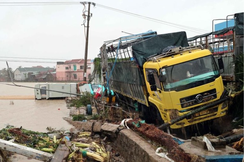 Death toll from Vietnam flooding rises to 98