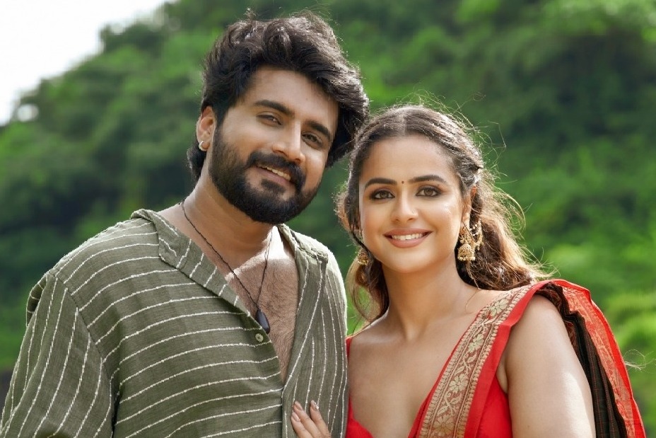 Prachi Tehlan and Nikhil Maliyakkal Cast a Spell in Thenela Vanala