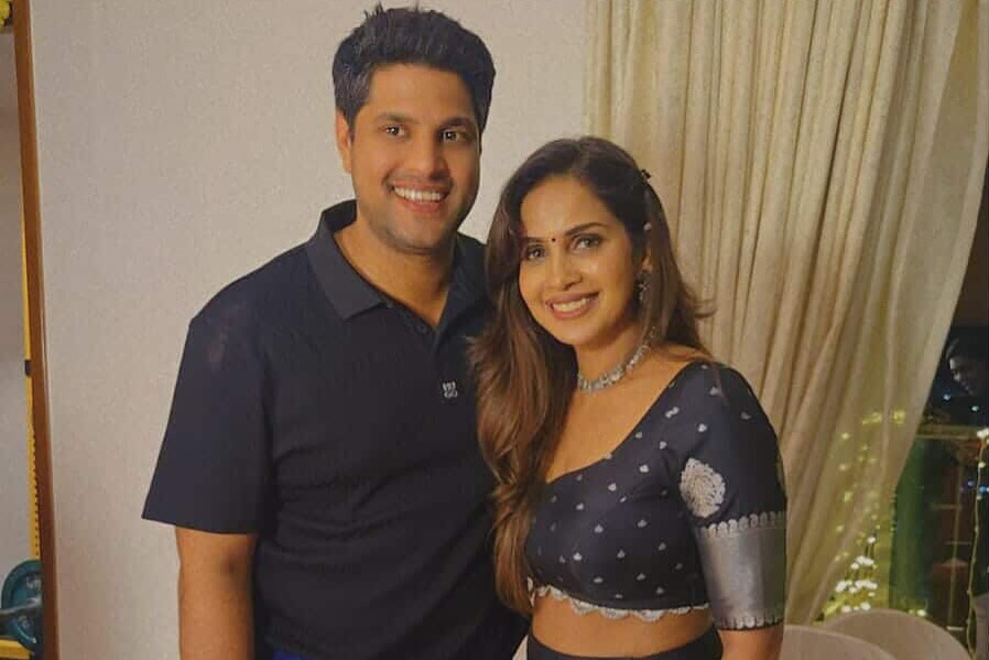 Actress Samyuktha Shanmughanathan weds cricketer Aniruda Srikkanth