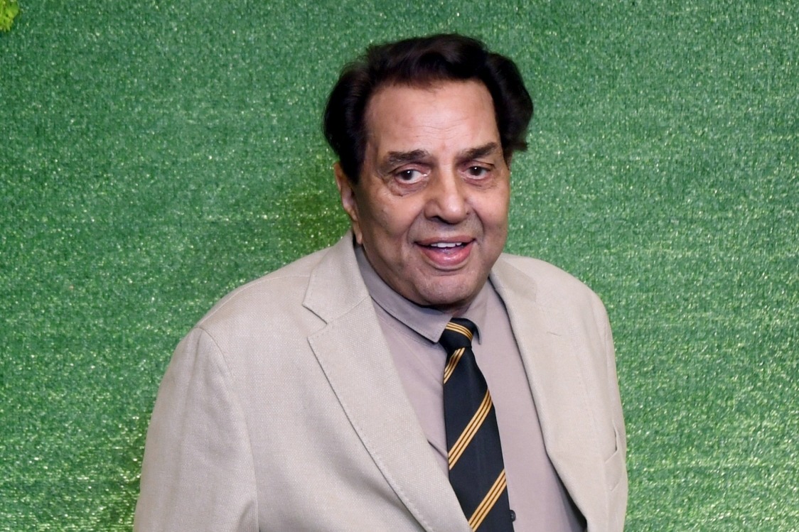 Dharmendra expresses his longing for his ‘pind’ in the final poem penned by him