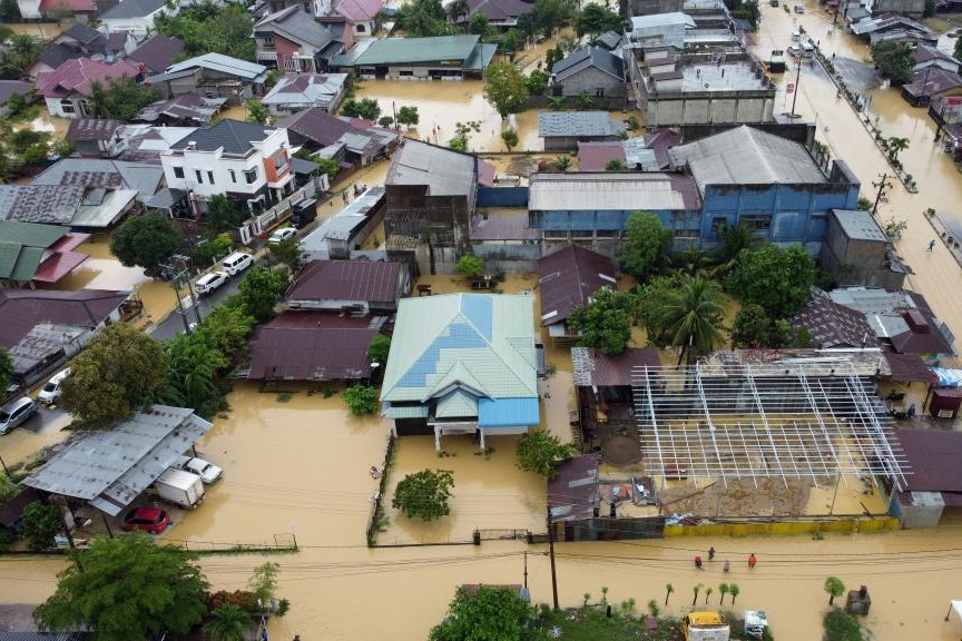Flash floods, landslides leave 174 dead, 79 missing in Indonesia