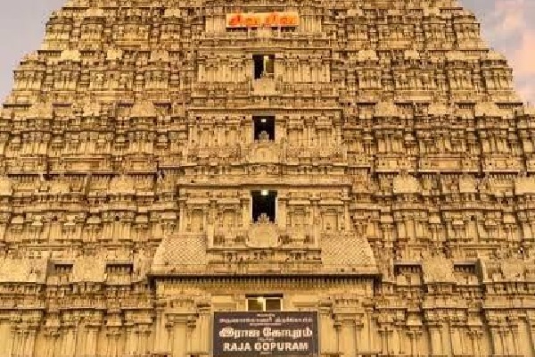 Devotees barred from climbing TN's Arunachaleswarar hill amid rain, landslide fears