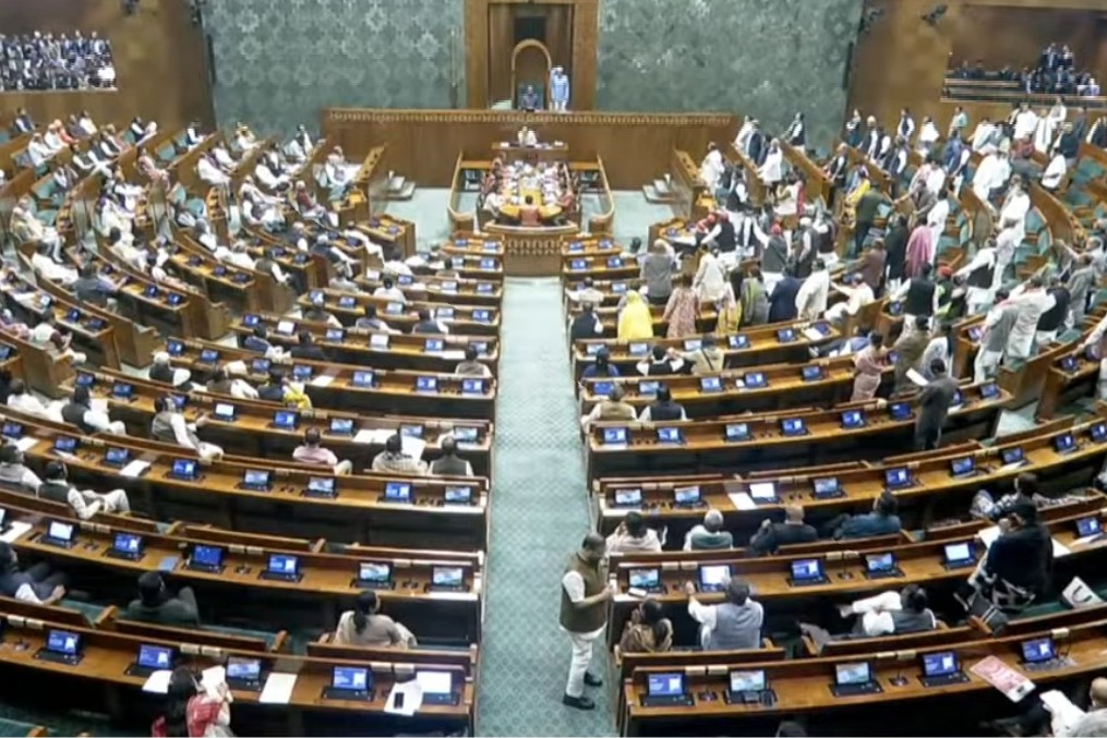 Lok Sabha pays tribute to Dharmendra, four other former members