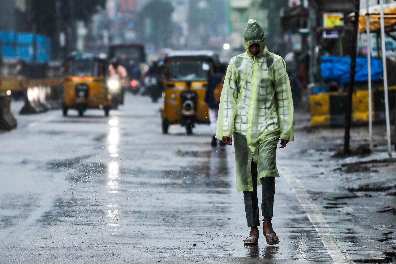 Red Alert issued in Chennai, Tiruvallur as deep depression moves close to coast