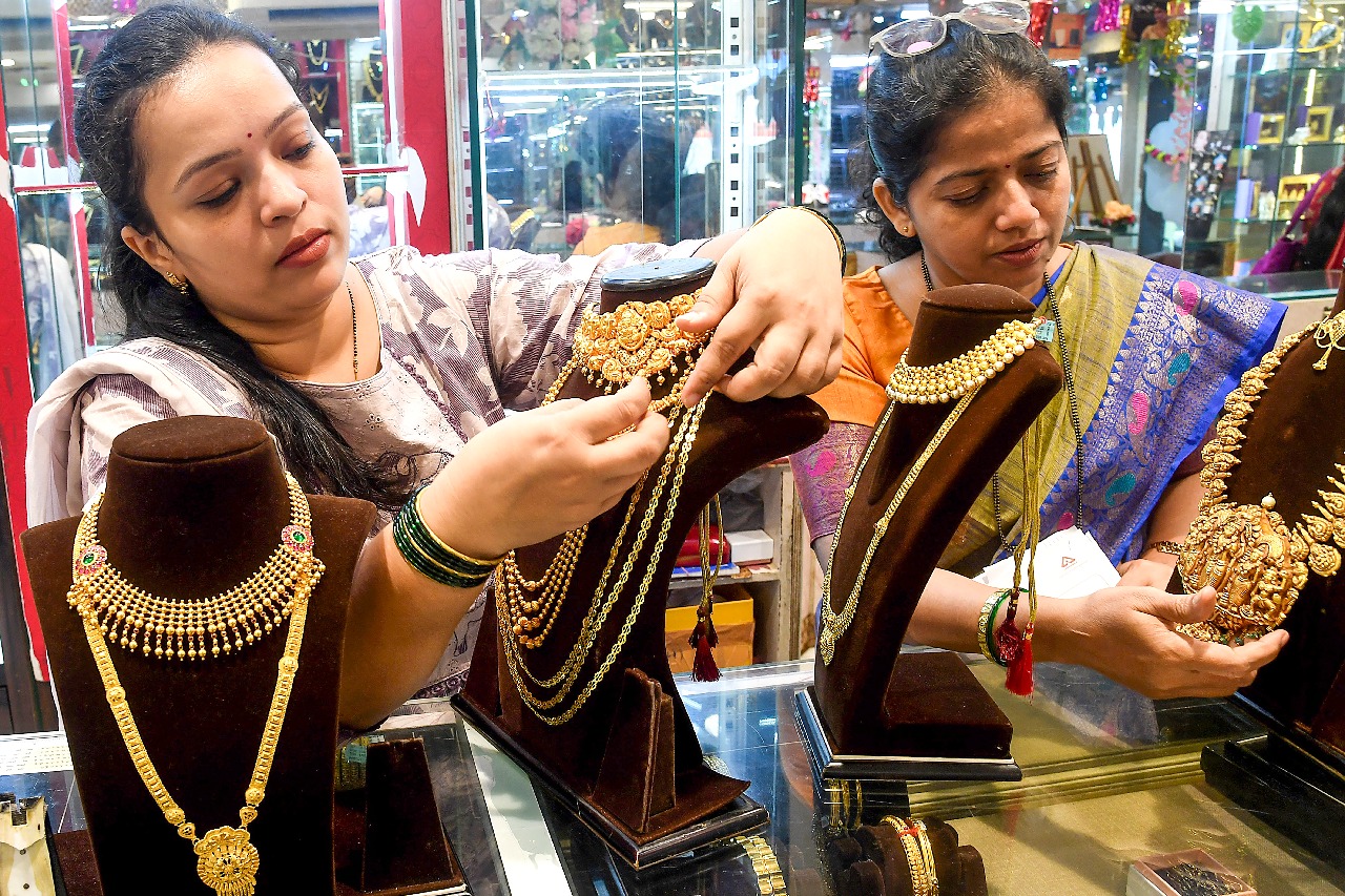 Gold, silver prices ease on MCX amid profit booking