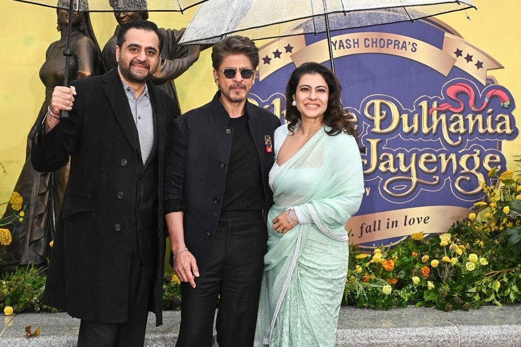 Shah Rukh Khan thrilled as DDLJ becomes first Indian film to be honoured with a statue in Leicester Square