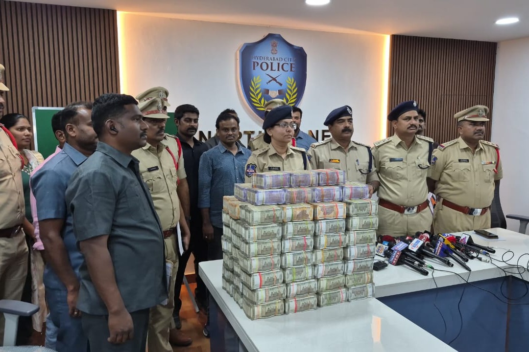 Rs 4.05 crore hawala cash seized in Hyderabad; two held